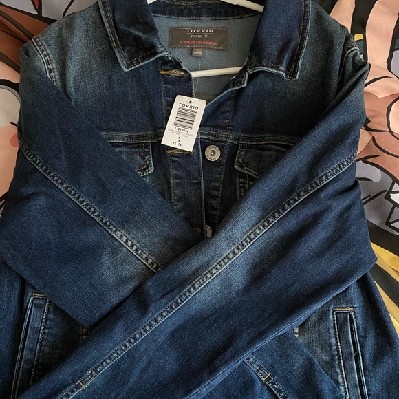 NWT TORRID DENIM TRUCKER JACKET - MEDIUM WASH Size 1 1X 14/16 - Picture 6 of 7